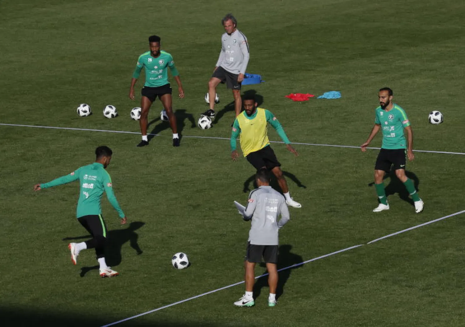 حصة تدريبية للمنتخب السعودي في سان بطرسبرغ (إ.ب.أ)