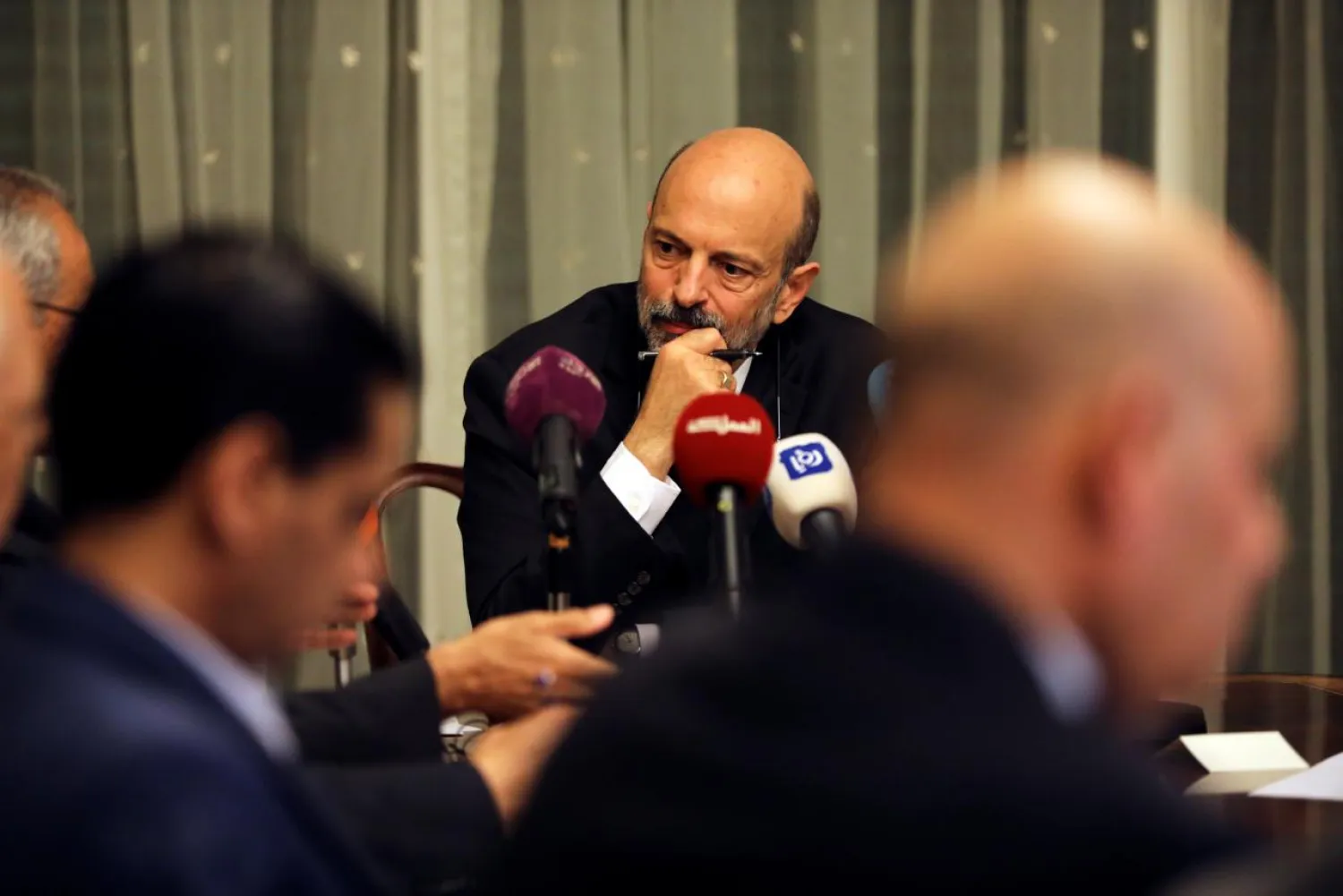 Jordan's designated Prime Minister Omar al-Razzaz meets with union leaders in Amman, Jordan June 7, 2018. (Reuters)