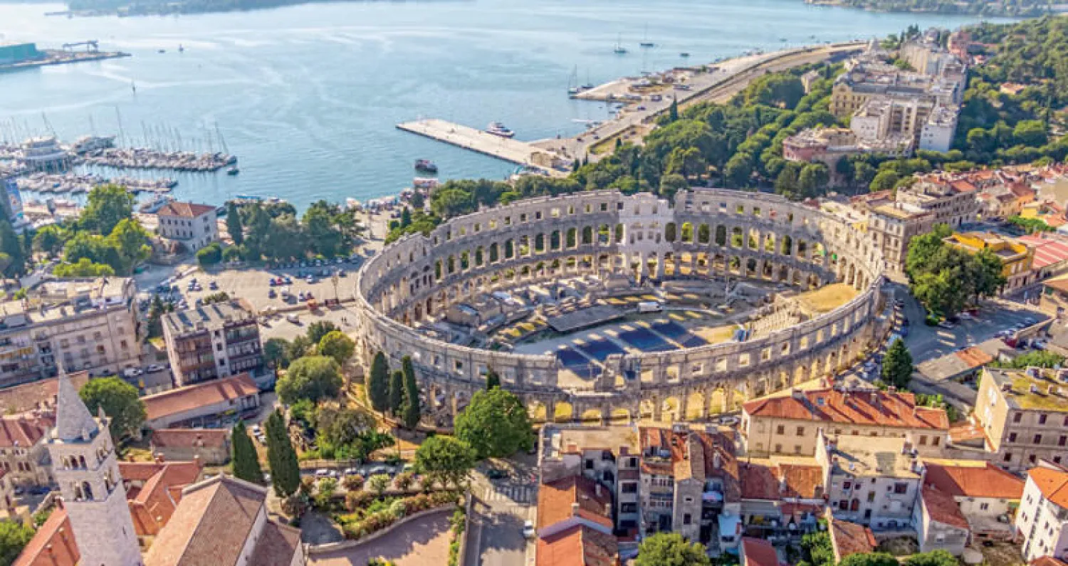 لا يزال تأثير الإمبراطورية الرومانية واضحاً في مدينة بولا