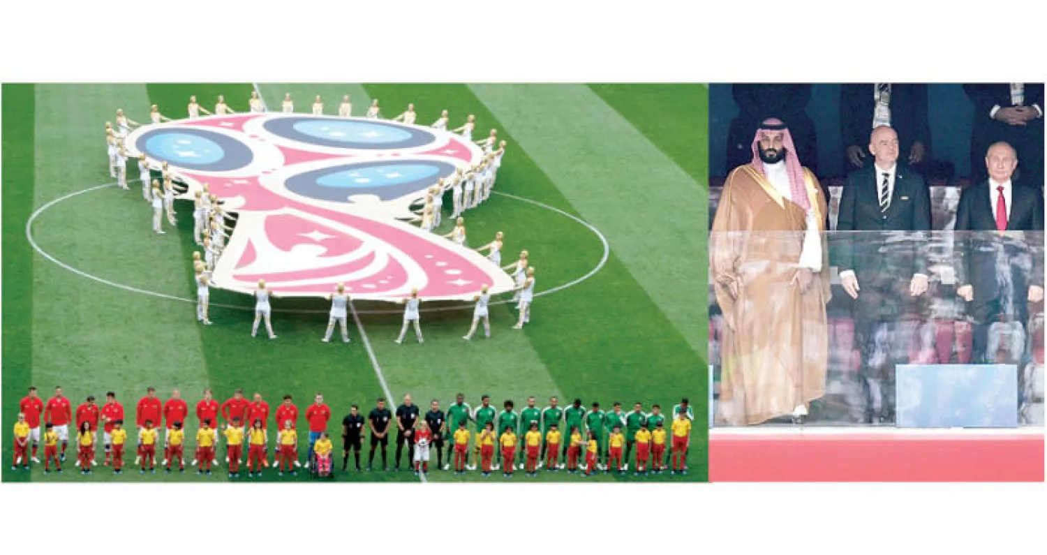 ولي العهد السعودي والرئيس الروسي ورئيس «فيفا» خلال افتتاح المونديال في موسكو أمس  - المنتخبان السعودي والروسي قبل بدء أول مباراة في ملعب لوجنيكي بموسكو أمس (ا.ب.ا)