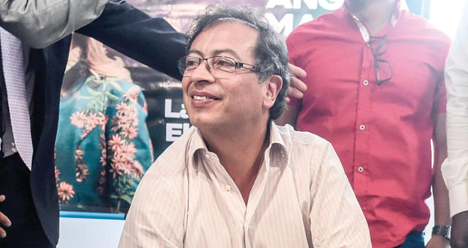 المرشح الرئاسي اليساري عضو الميليشيات المسلحة سابقا جوستافو بترو الذي تقدم إلى الجولة الثانية التي تجري يوم الأحد (أ.ف.ب)