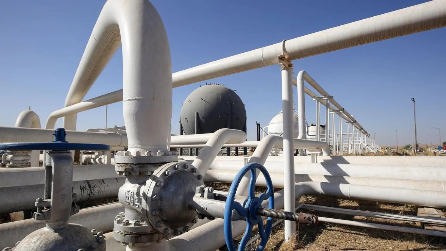 Chaos reigned as in the market amid conflicting stances on oil policy. (AFP)