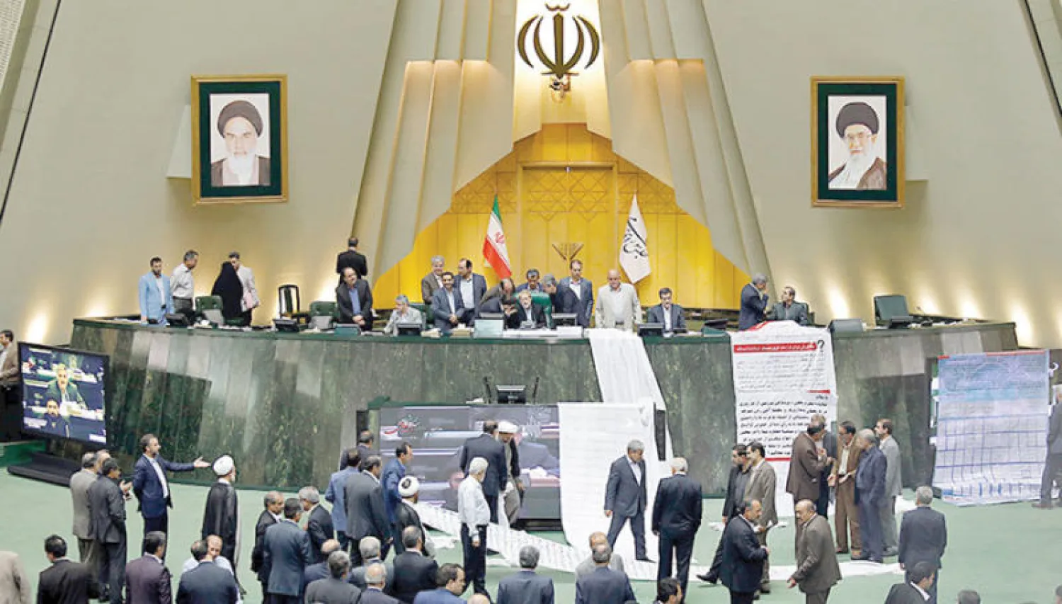 جلسة ساخنة شهدها البرلمان الإيراني الأسبوع الماضي حول الانضمام إلى اتفاقية منع تمويل الإرهاب... وتمكن النواب المعارضون للحكومة من تعطيل التصويت لشهرين (ميزان)
