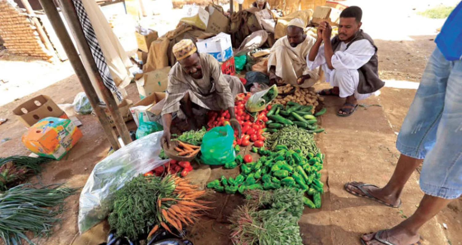بائع خضراوات في إحدى مناطق الخرطوم