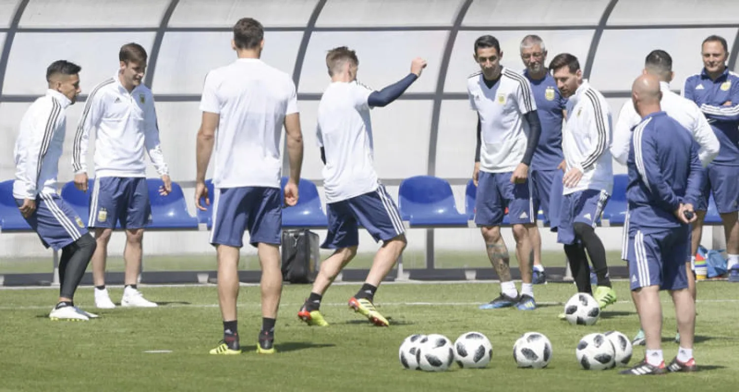 منتخب الأرجنتين مرشح لتخطي نظيره الآيسلندي (أ.ف.ب)