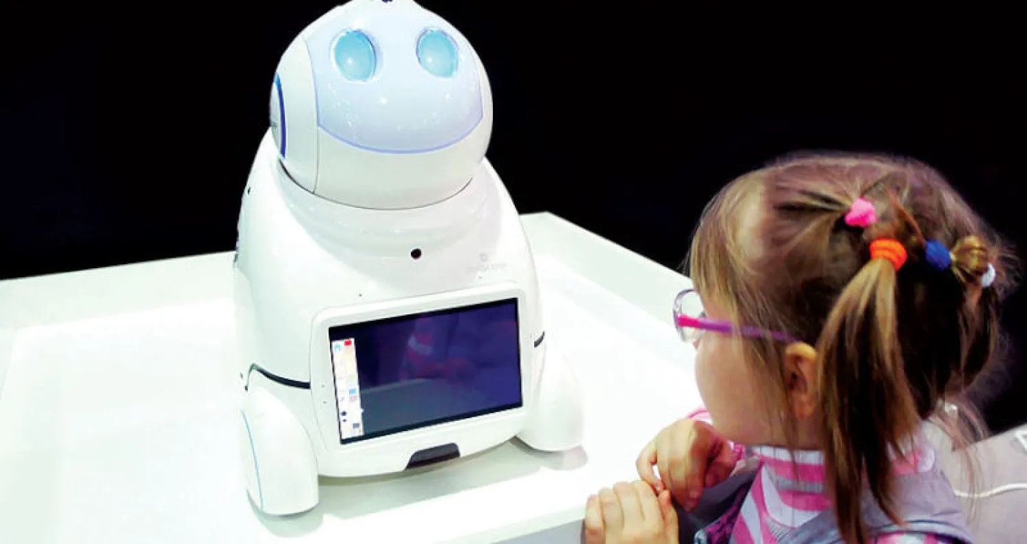 روبوت صيني لمجالسة الأطفال