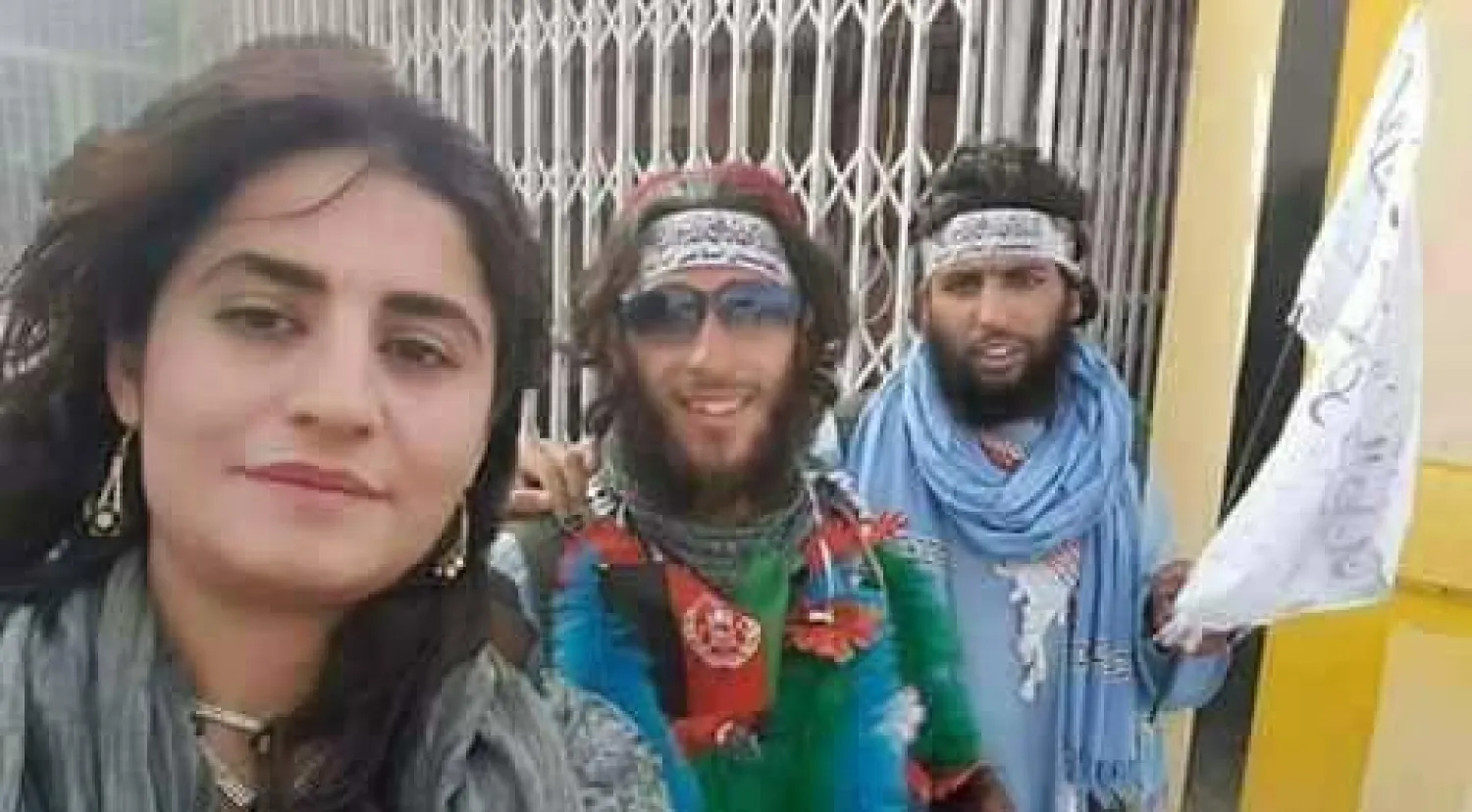 صورة سيلفي وفيها أعضاء من حركة طالبان (تويتر)