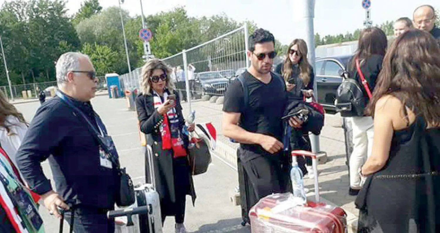 فنانون وإعلاميون مصريون بعد وصولهم إلى روسيا