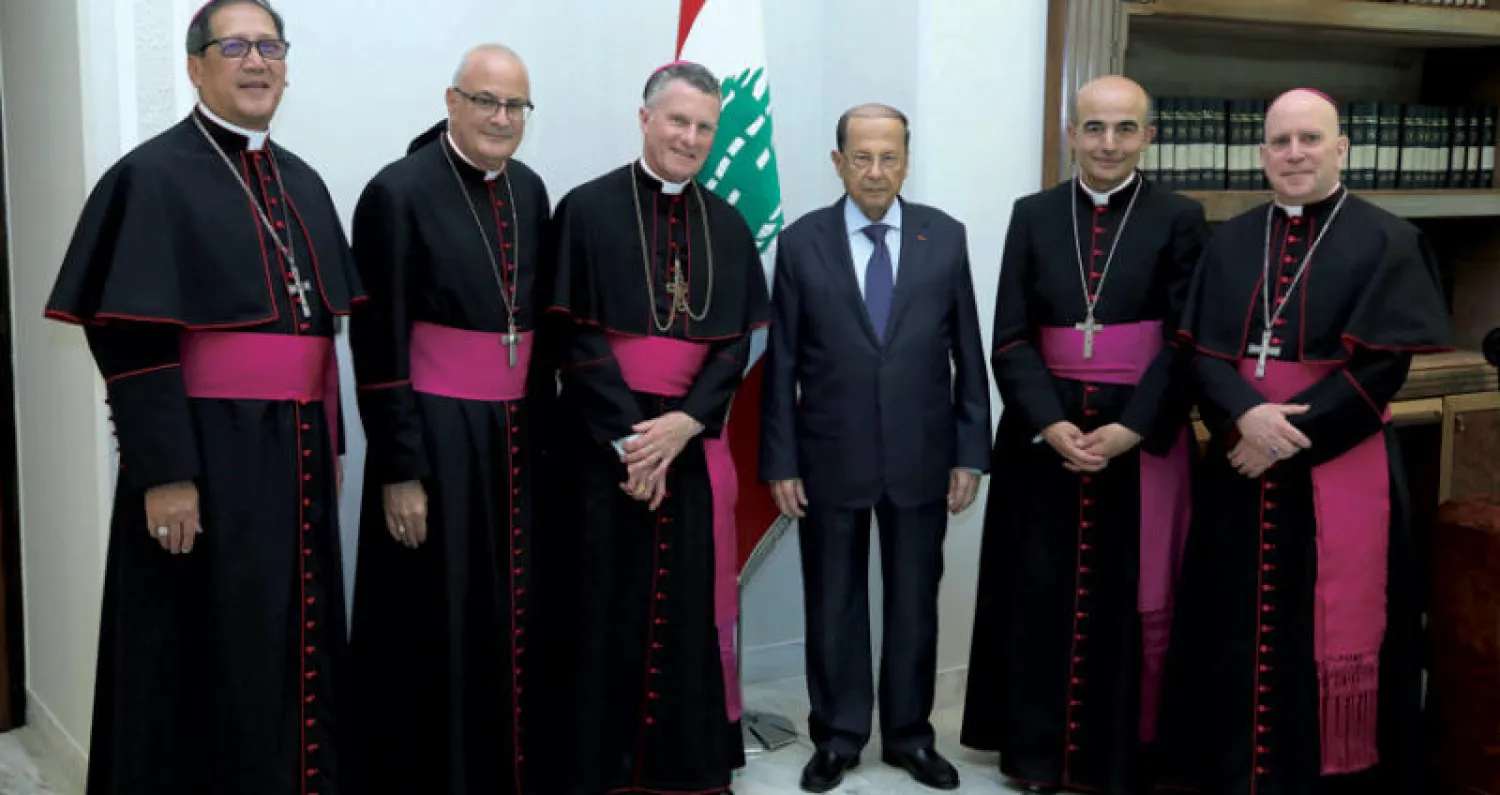 الرئيس اللبناني ميشال عون مستقبلاً وفد المطارنة الكاثوليك الأميركي (دالاتي ونهرا)