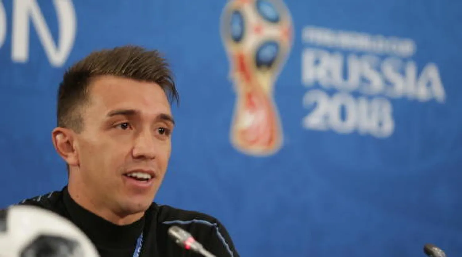 فيرناندو موسليرا حارس مرمى الأوروغواي خلال مؤتمر صحافي في روستوف قبل لقاء المنتخب السعودي (إ.ب.أ)