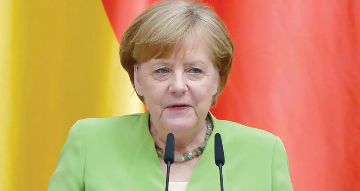 ميركل خلال فعالية تذكارية لضحايا اللجوء والنزوح. قالت إن معظم الفارين «هم ضحايا» (أ.ف.ب)