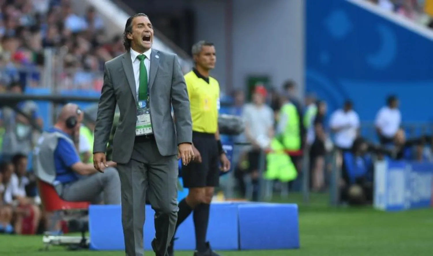 الأرجنتيني خوان أنطونيو بيتزي المدير الفني للمنتخب السعودي خلال لقاء الأوروغواي (الحساب الرسمي للمنتخب السعودي على «تويتر»)