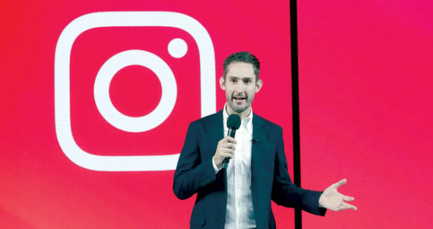 كيفين سيستروم الرئيس التنفيذي والشريك المؤسس خلال تقديم التطبيق الجديد (أ.ب)