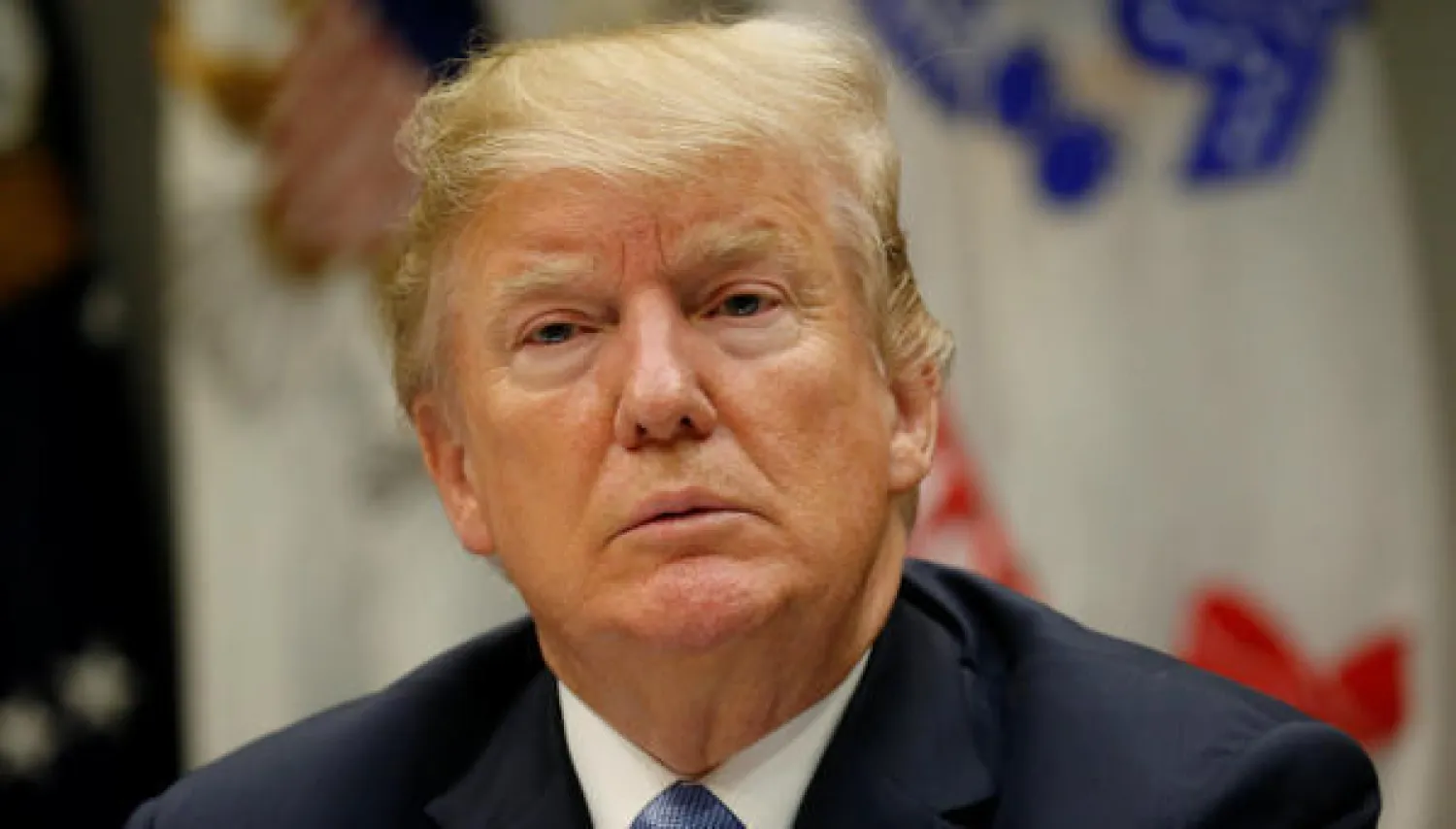 الرئيس الأميركي دونالد ترمب يشارك في مأدبة غداء عمل مع حكام غرفة روزفلت بالبيت الأبيض (رويترز)