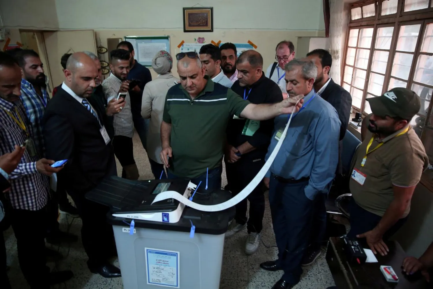 Iraq's Independent High Electoral Commission employee closes a ballot box at a polling station during the parliamentary election in Baghdad, Iraq, May 12, 2018. Reuters/ Abdullah Dhiaa al-Deen/File Photo
 