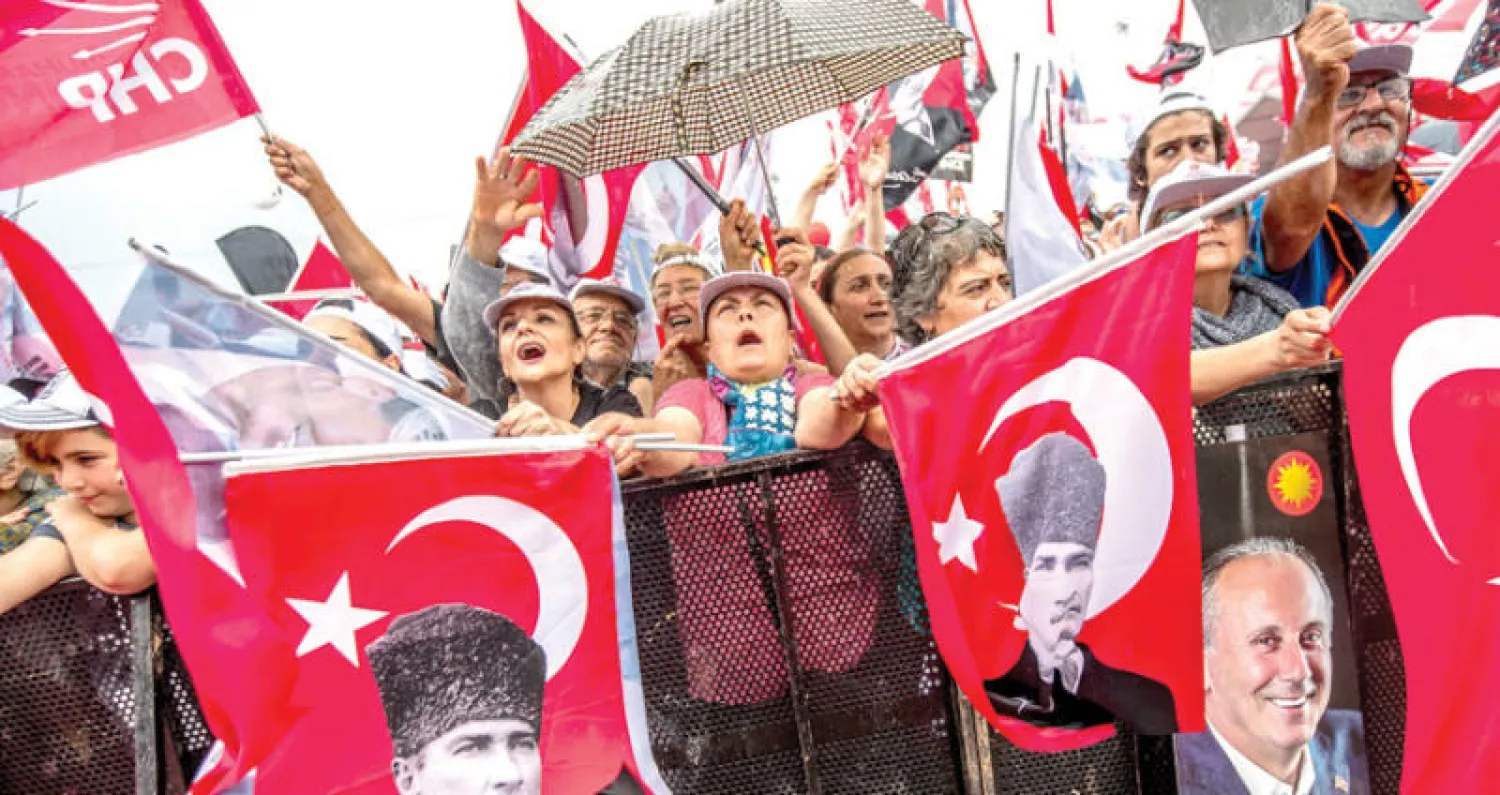 أنصار إينجه في إسطنبول (إ.ب.أ)