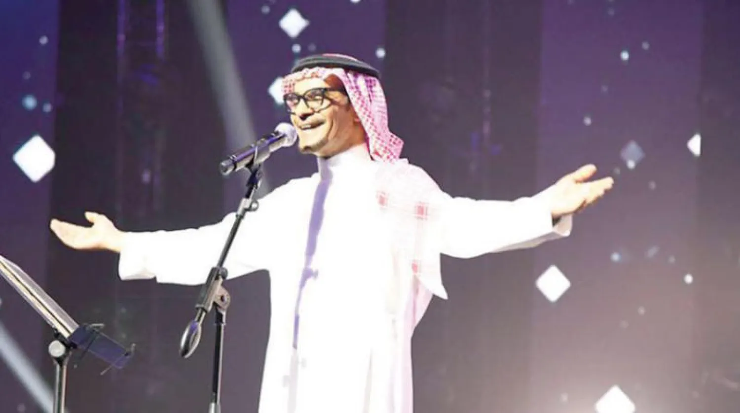 الفنان رابح صقر خلال إحدى الحفلات الغنائية في السعودية («الشرق الأوسط»)