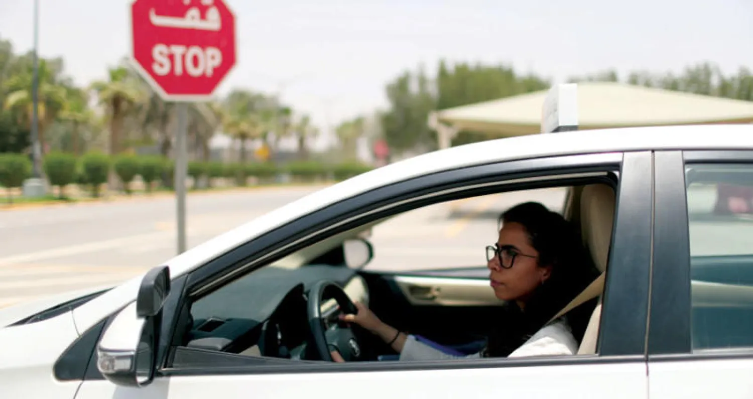 النساء في «حي أرامكو» متحمسات لخوض التجربة في الشوارع العامة (رويترز)