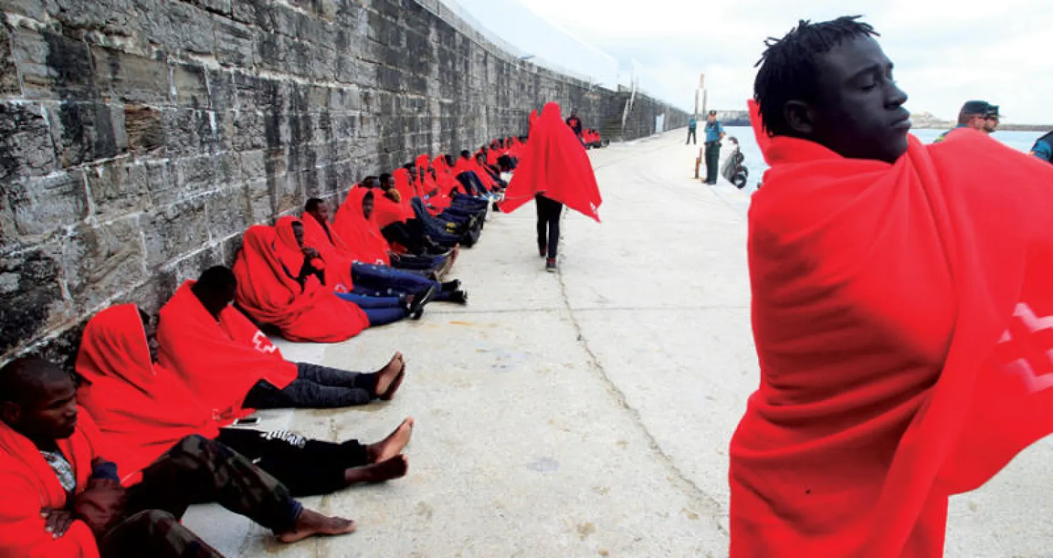 مهاجرون أنقذتهم السلطات الإسبانية قبالة سواحلها الجنوبية في 12 يونيو الماضي (إ.ب.أ)