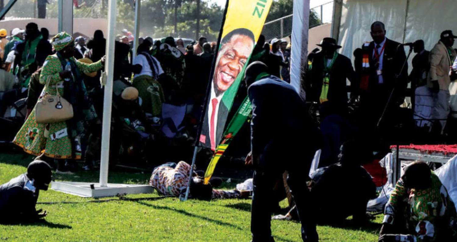 جرحى بعد التفجير وسط التجمع الانتخابي في زيمبابوي (أ.ف.ب)