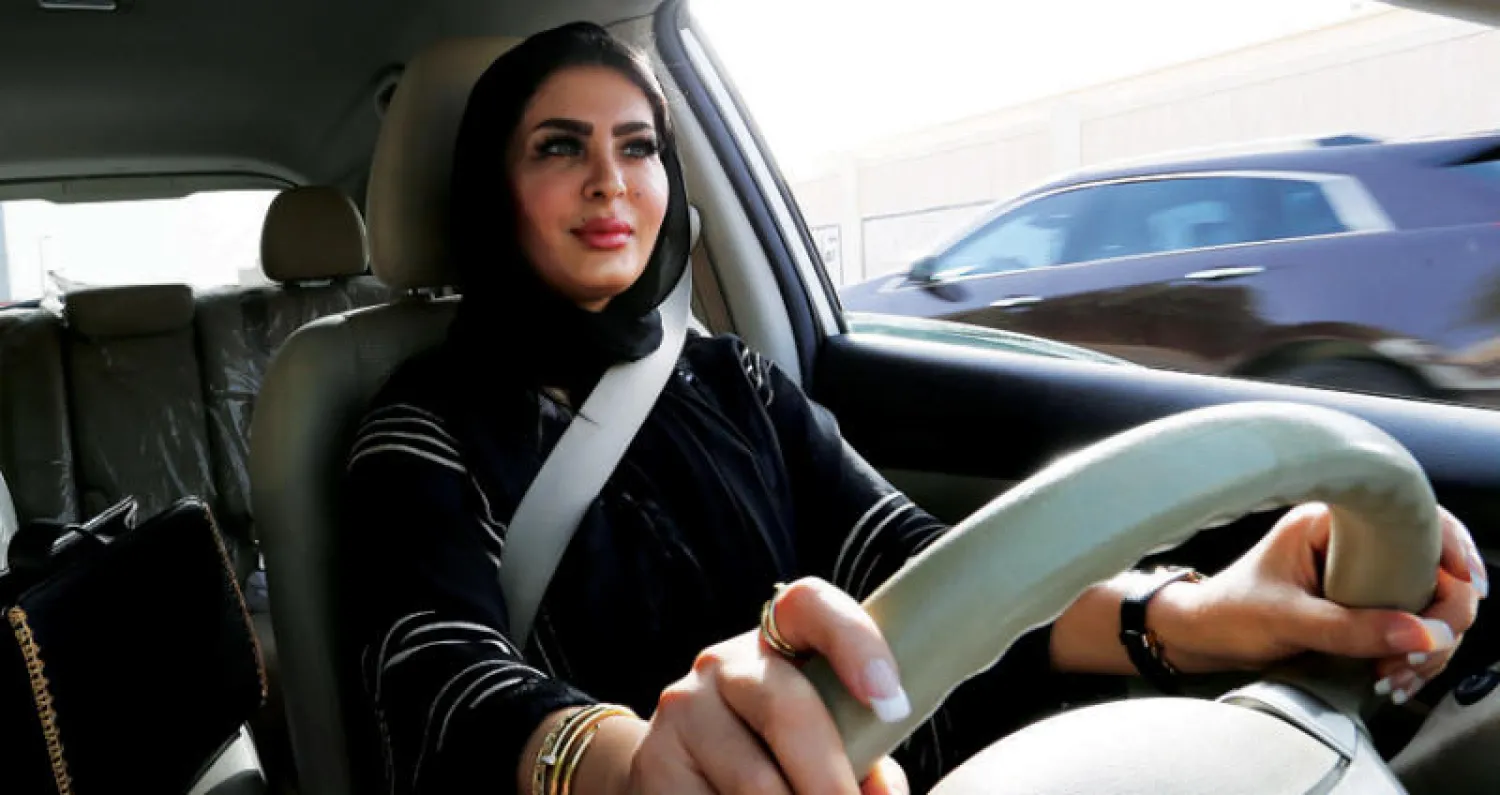 النساء قدن سياراتهن بمختلف مدن المملكة امس (إ.ب.أ)