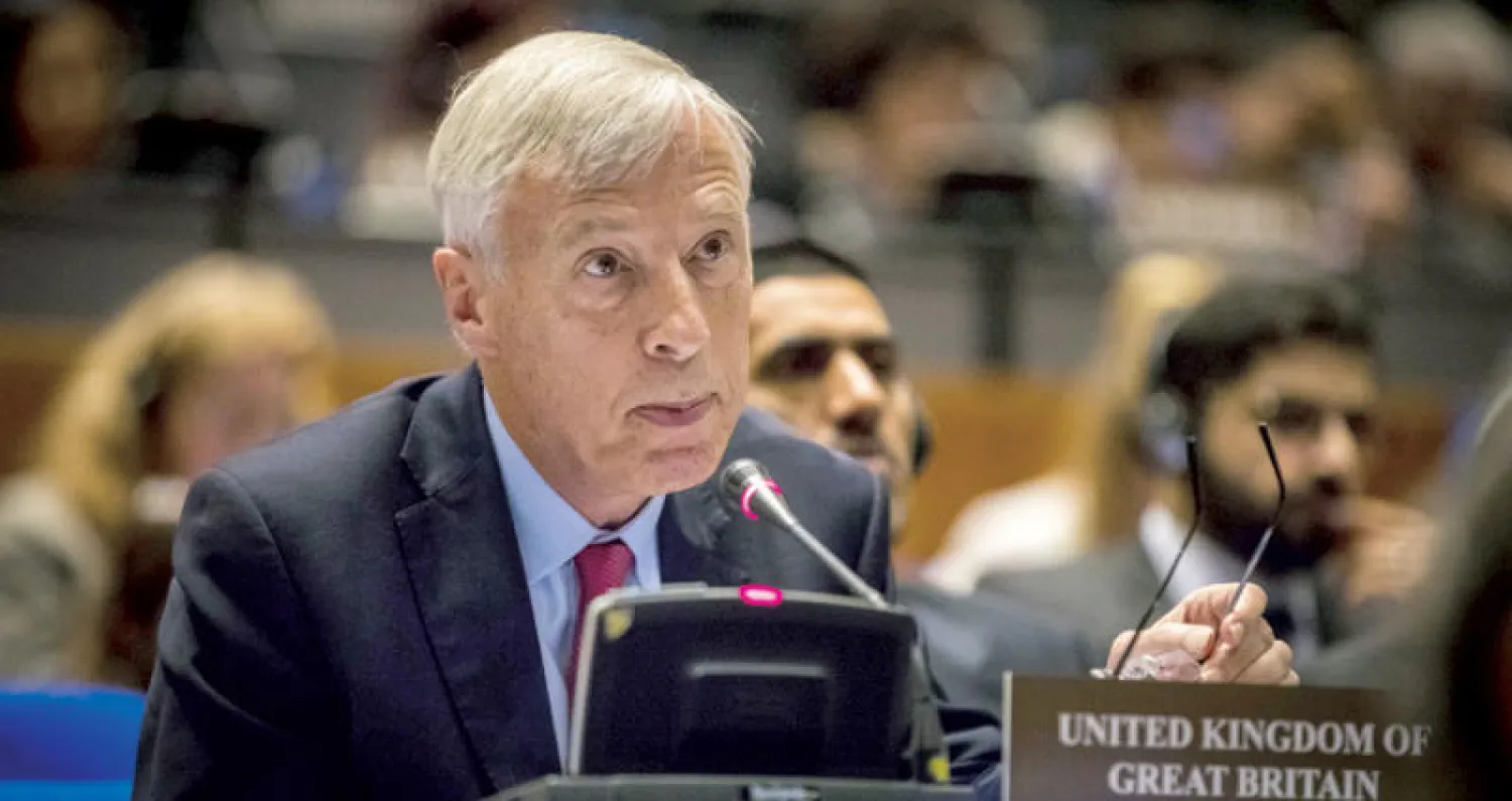 فريدريك بن كيرزون وزير الدولة لشؤون الدفاع البريطاني خلال مشاركته في الدورة الطارئة لمنظمة حظر الأسلحة الكيماوية في لاهاي أمس (إ.ب.أ)
