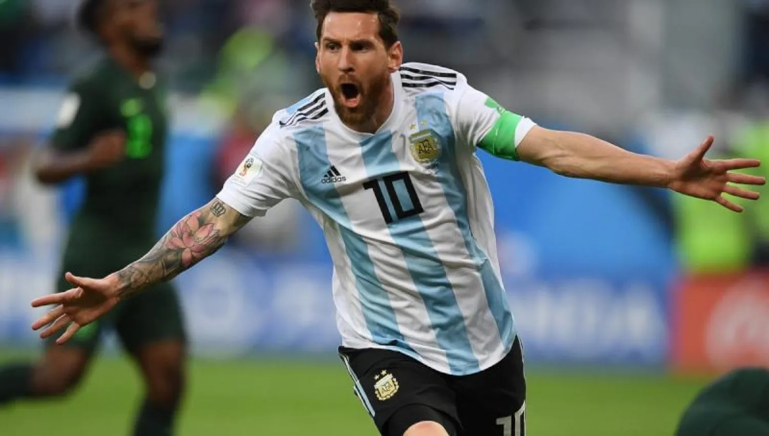 فرحة ليونيل ميسي بهدف الأرجنتين الأول أمام نيجيريا (وكالات)