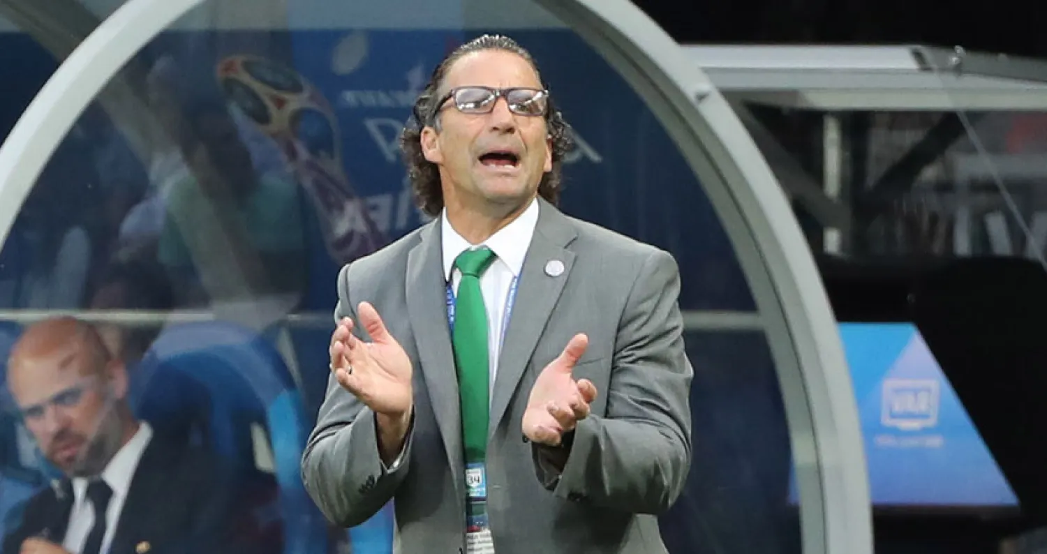 خوان أنطونيو بيتزي المدير الفني للمنتخب السعودي (إ.ب.أ)