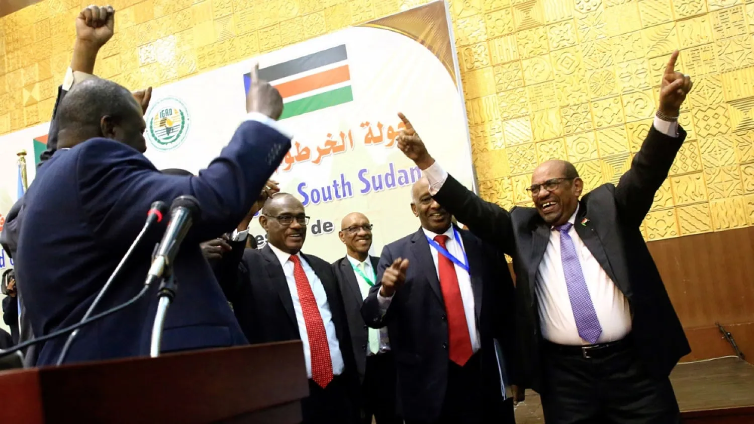 Sudan's President Omar al-Bashir joins South Sudan's President Salva Kiir and rebel leader Riek Machar during peace talks in Khartoum. (Reuters)