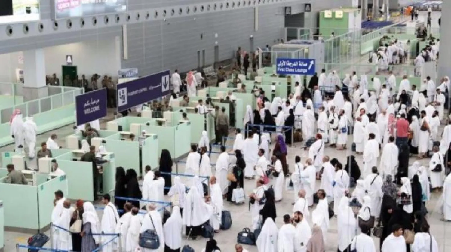 جانب من وصول الحجاج إلى مطار الملك عبدالعزيز بجدة العام الماضي («الشرق الأوسط»)