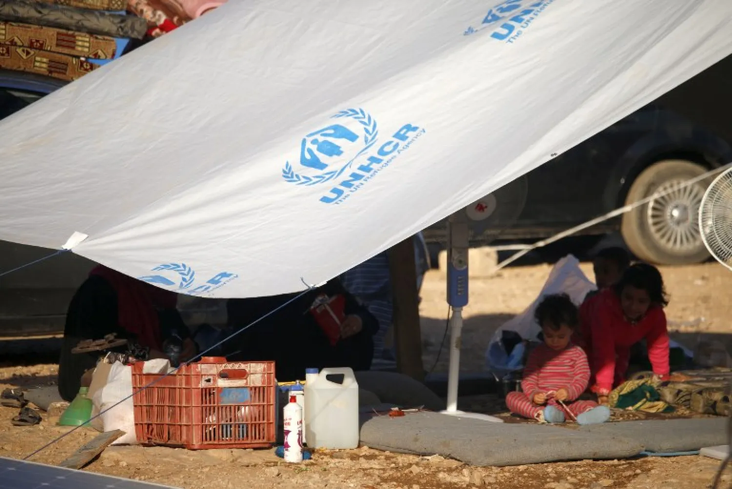 Displaced Syrian children from the Daraa province fleeing shelling by pro-regime forces wait in a makeshift camp near the town of Nasib, southern Syria, on July 1, 2018. Mohamad ABAZEED / AFP