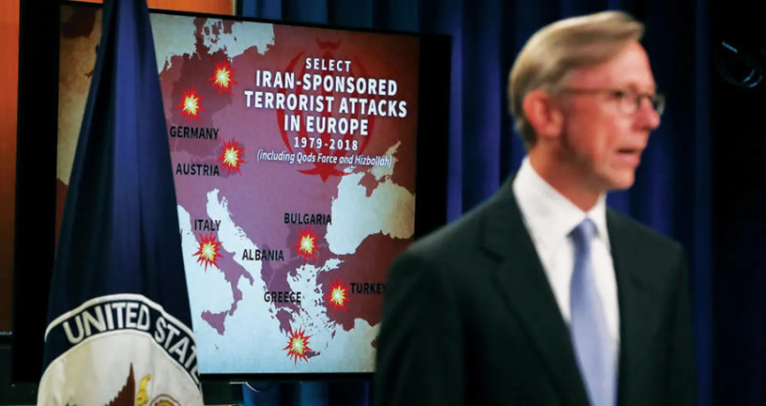 بريان هوك مستشار وزير الخارجية الأميركي لتخطيط السياسات في مؤتمره الصحافي بمقر الخارجية الأميركية بواشنطن أمس (أ.ف.ب)