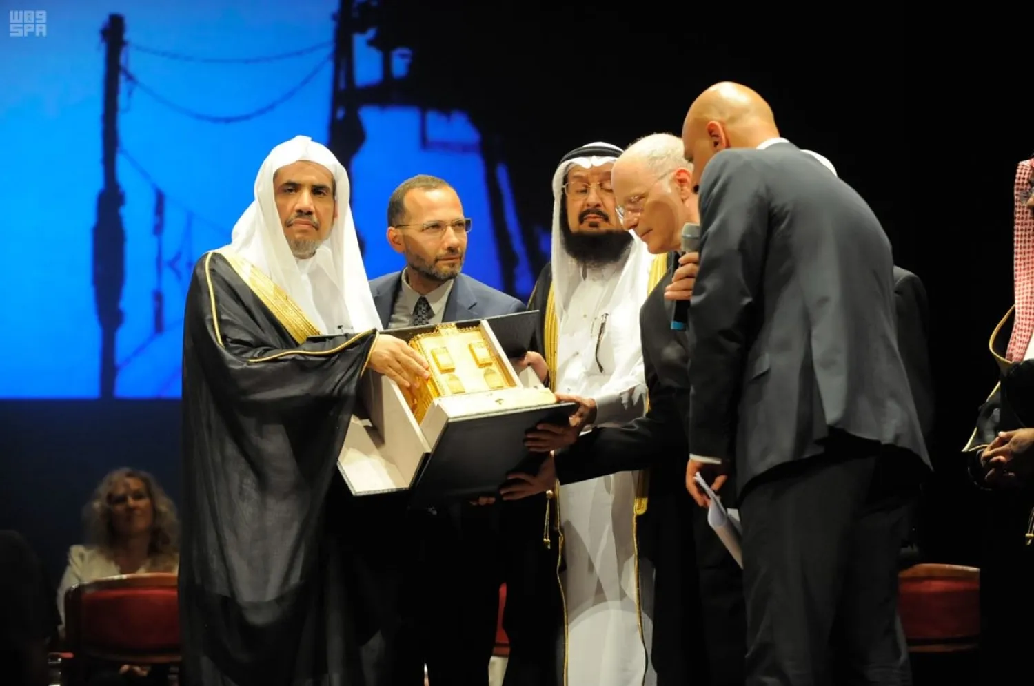 Muslim World League (MWL) Secretary-General Mohammed al-Issa receiving the Galileo International Award. (SPA)