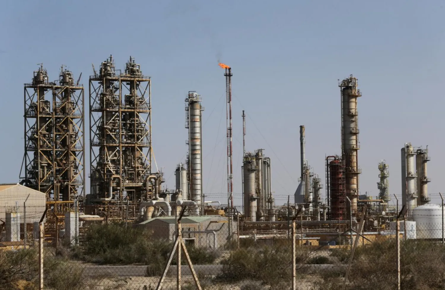 Pipelines are seen at the industrial zone at the oil port of Brega, Libya, January 12, 2017. (File Photo: Reuters/ Esam Omran Al-Fetori)