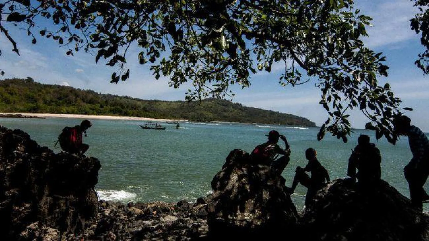 شاطئ بجزيرة جاوة في مدينة سوكابومي بإندونيسيا (بيدينغ بيرت)