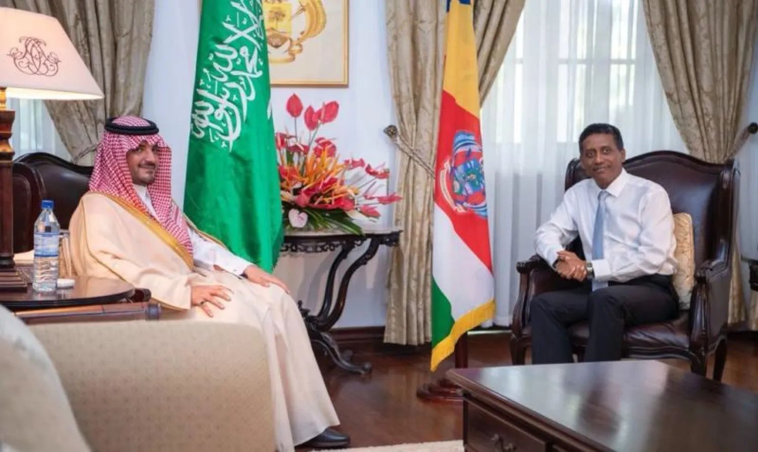 داني فوري رئيس سيشل يستقبل وزير الداخلية السعودي الأمير عبد العزيز بن سعود بن نايف بالقصر الرئاسي في فيكتوريا (واس)