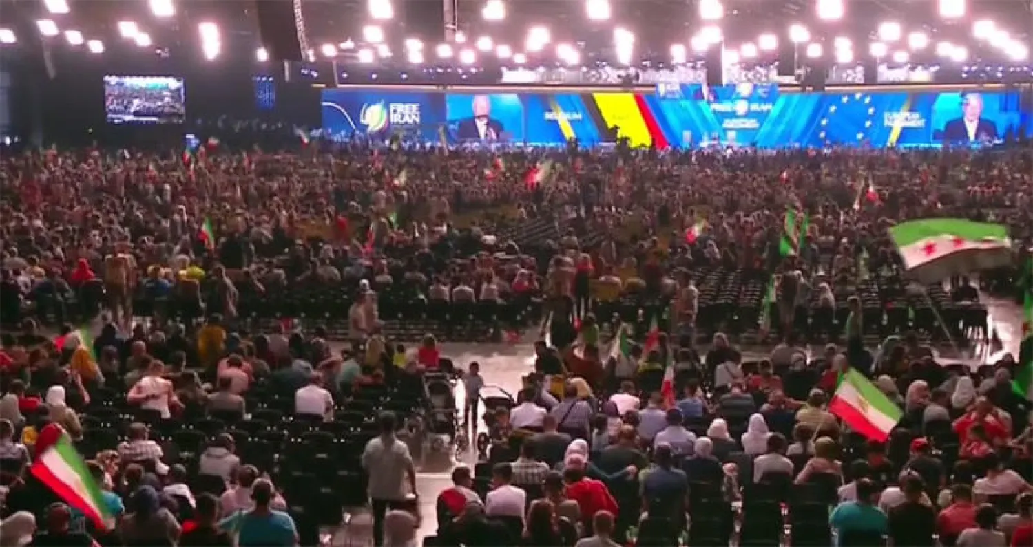 جانب من تجمع التنظيم المعارض الإيراني الذي عقد السبت الماضي في شمال باريس.