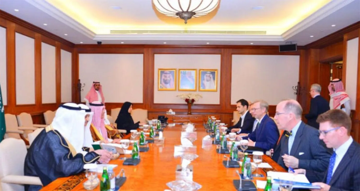 الجبير وهوك يناقشان مستجدات إقليمية ودولية