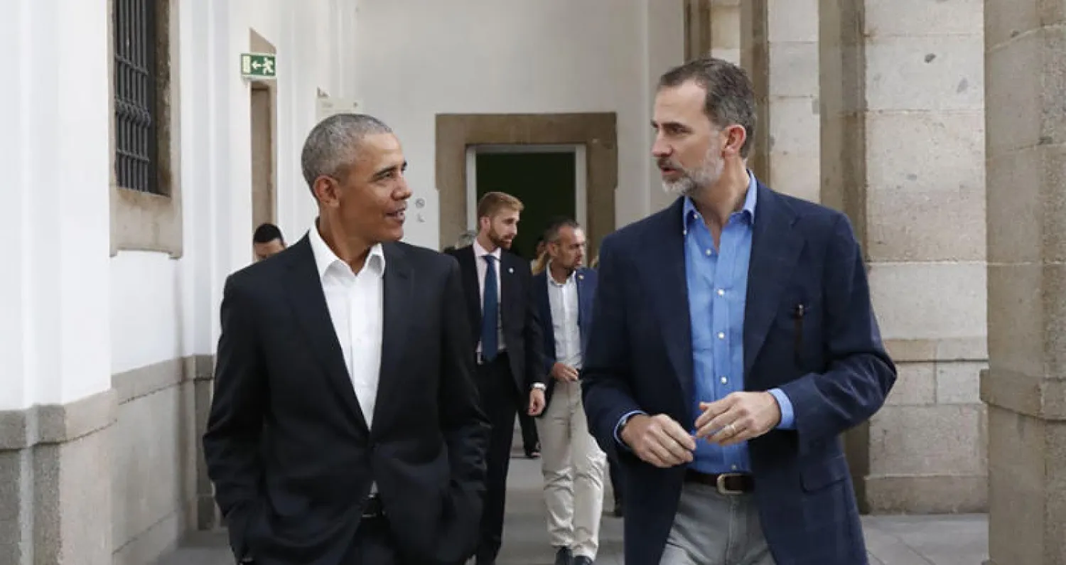 باراك أوباما برفقة ملك إسبانيا الملك فيليبي أثناء زيارته لمتحف الملكة صوفيا بمدريد أمس (أ.ف.ب)