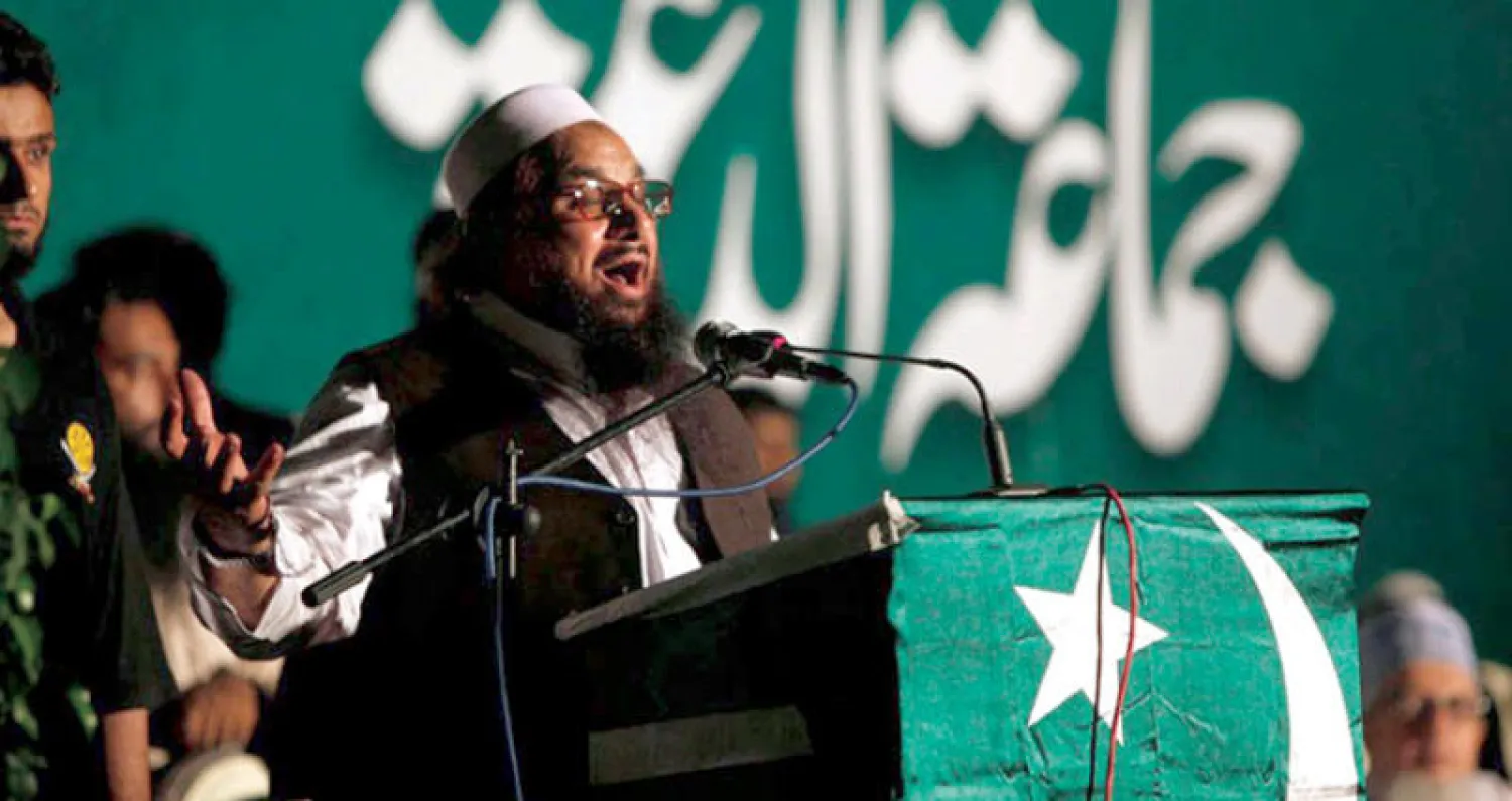 حافظ سعيد مؤسس جماعة «الدعوة» أدار برنامجا «لمكافحة التطرف» نجح في إقناع ما بين 1600 - 1800 مسلح بالعدول عن الفكر المتشدد (رويترز)