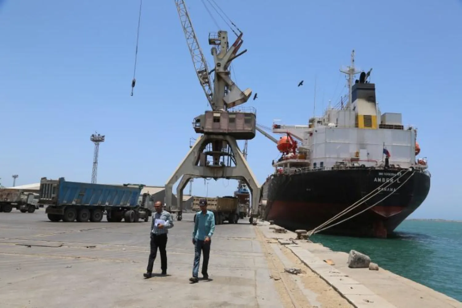 Port staffers walk at the Red Sea port of Hodeidah, Yemen May 10, 2017. REUTERS/Abduljabbar Zeyad
