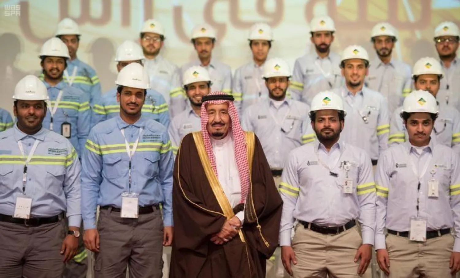 Saudi King Salman (C) attends the inauguration ceremony of several energy projects in Ras Al Khair, Saudi Arabia, November 29, 2016. Saudi Press Agency/Handout via REUTERS 

