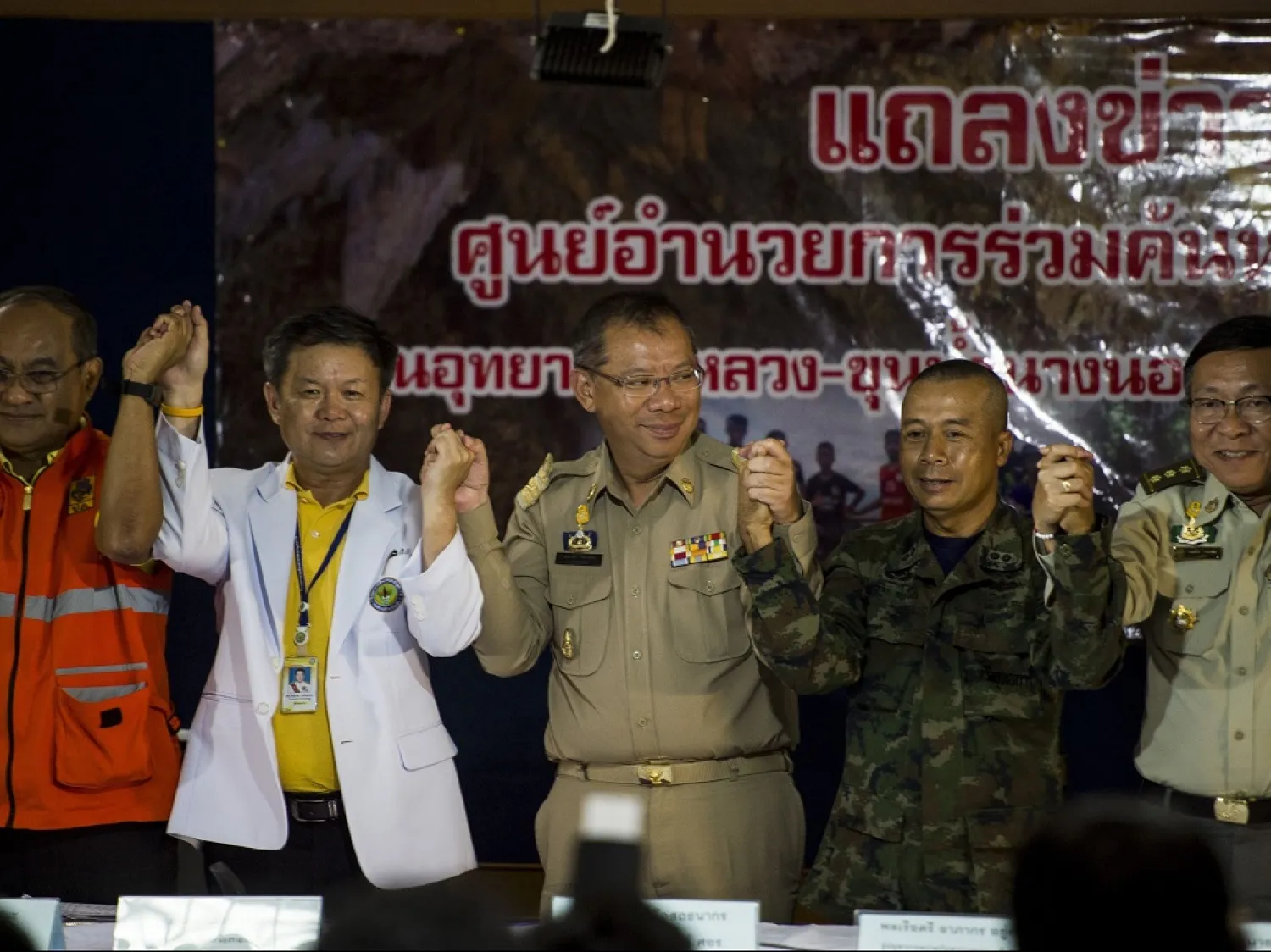 Chiang Rai Governor Narongsak Osotthanakorn (C) and mission team celebrate the success of the Thai football team cave rescue. (Getty Images)