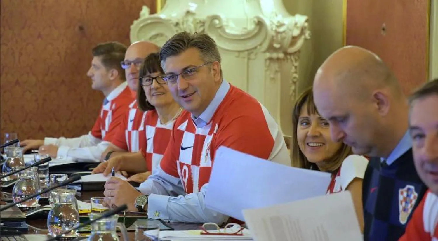 رئيس الحكومة الكرواتية اندريج بلينكوفيتش خلال الاجتماع اليومي (تويتر)