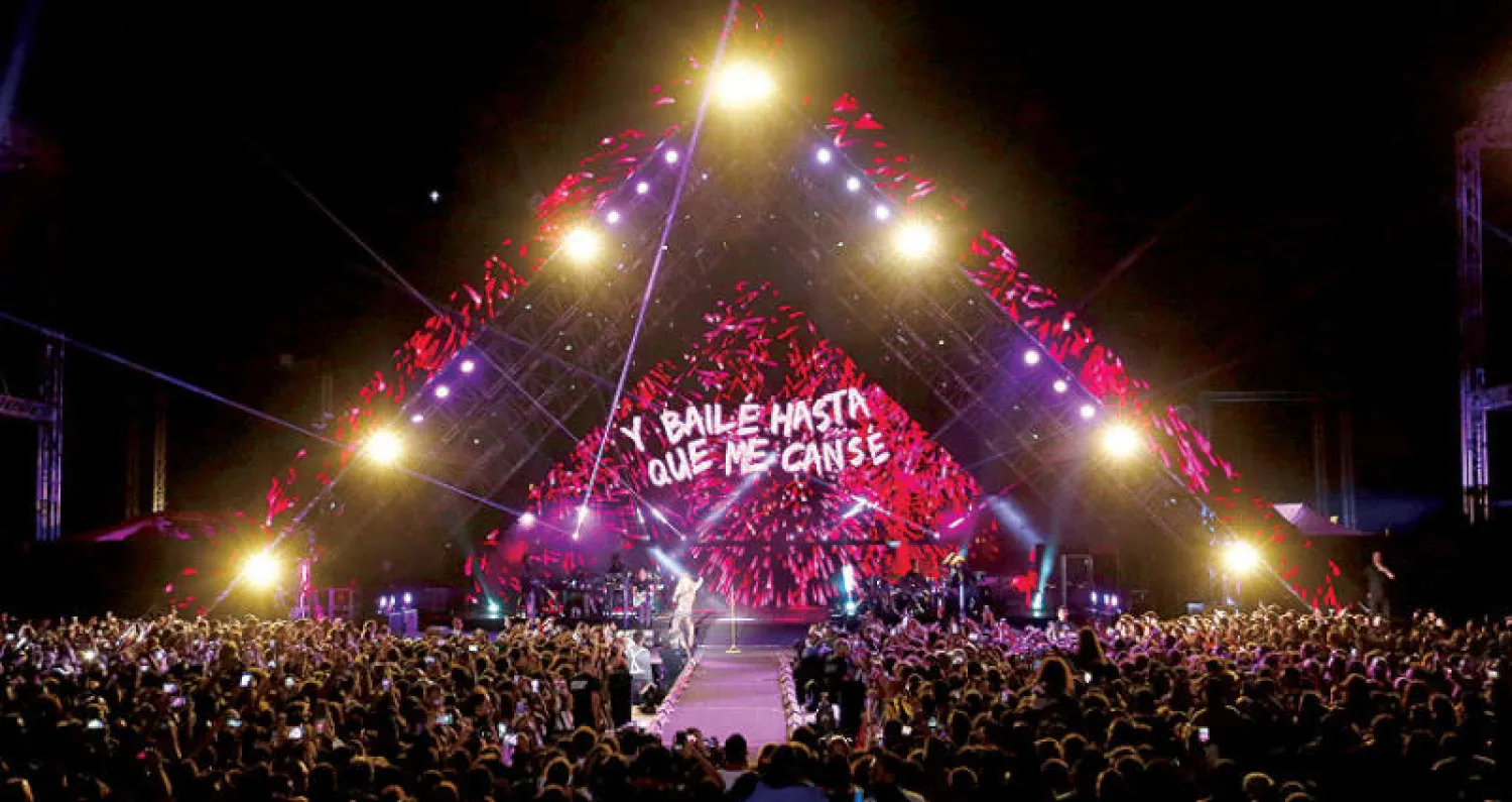 شاكيرا تحيي افتتاح مهرجان الأرز في لبنان (رويترز)