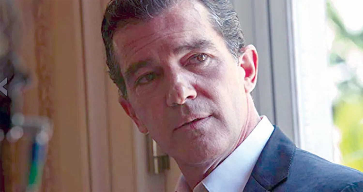 كما بدا في فيلم تيرنس مالك «فارس الكؤوس»...  وفي الاطار أنطونيو بانديراس بألوان بيكاسو