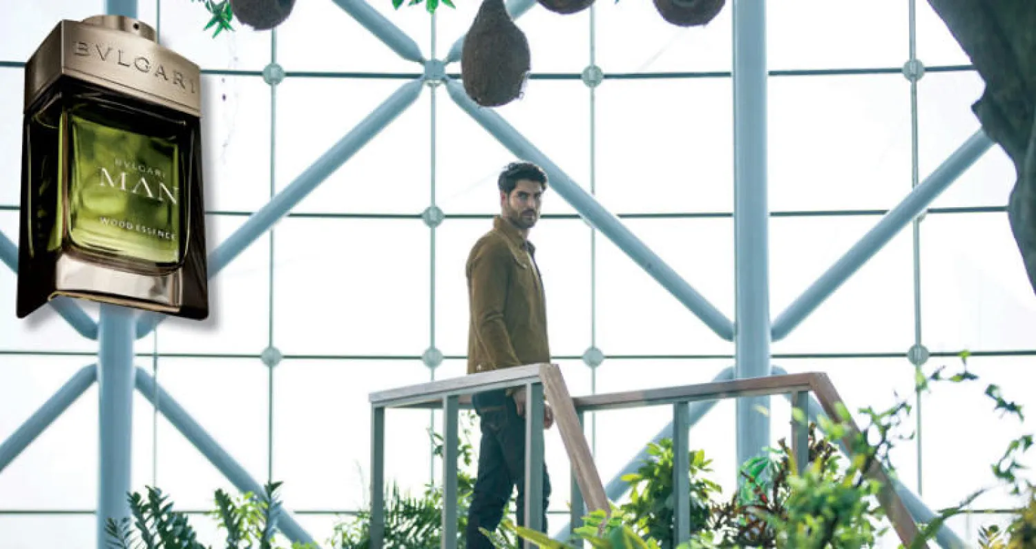 الممثل وعارض الأزياء الكندي نيك بايتمان وجه العطر الجديد .... و العطر الجديد «مان وود إيسانس»