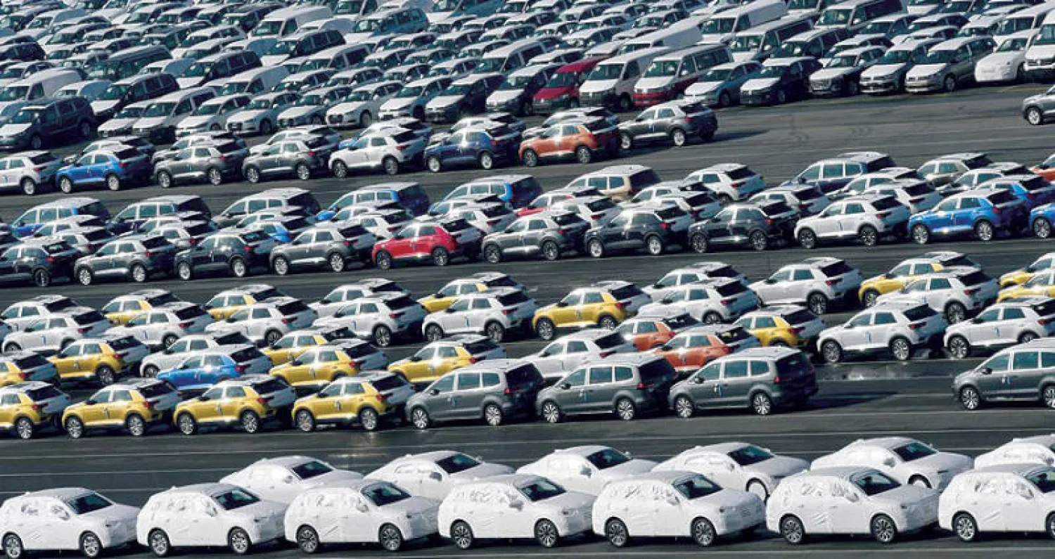 أوروبا تعكف على إعداد قائمة إجراءات مضادة في حال مضي الإدارة الأميركية قدما في فرض ضريبة على السيارات (رويترز)