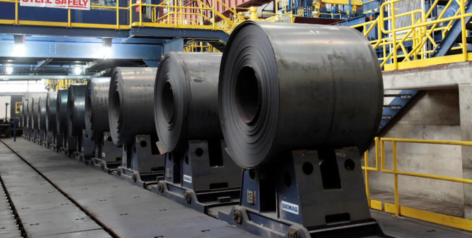 لفائف صلب بمصنع سيفرستال بولاية ميتشغان الأميركية (رويترز)