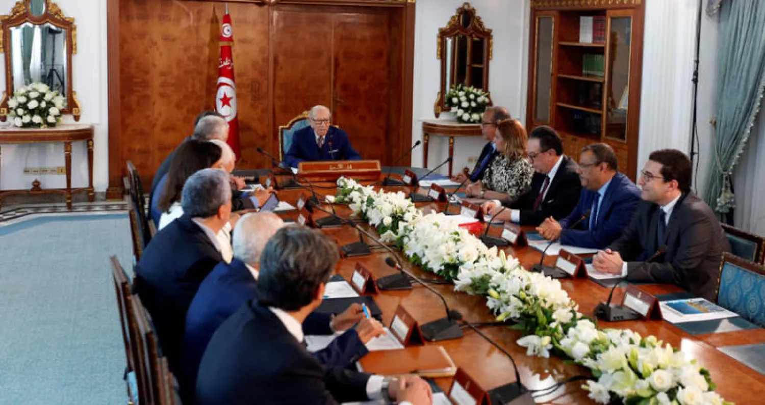 تونس أمام أخطر أزماتها السياسية منذ إزاحة بن علي